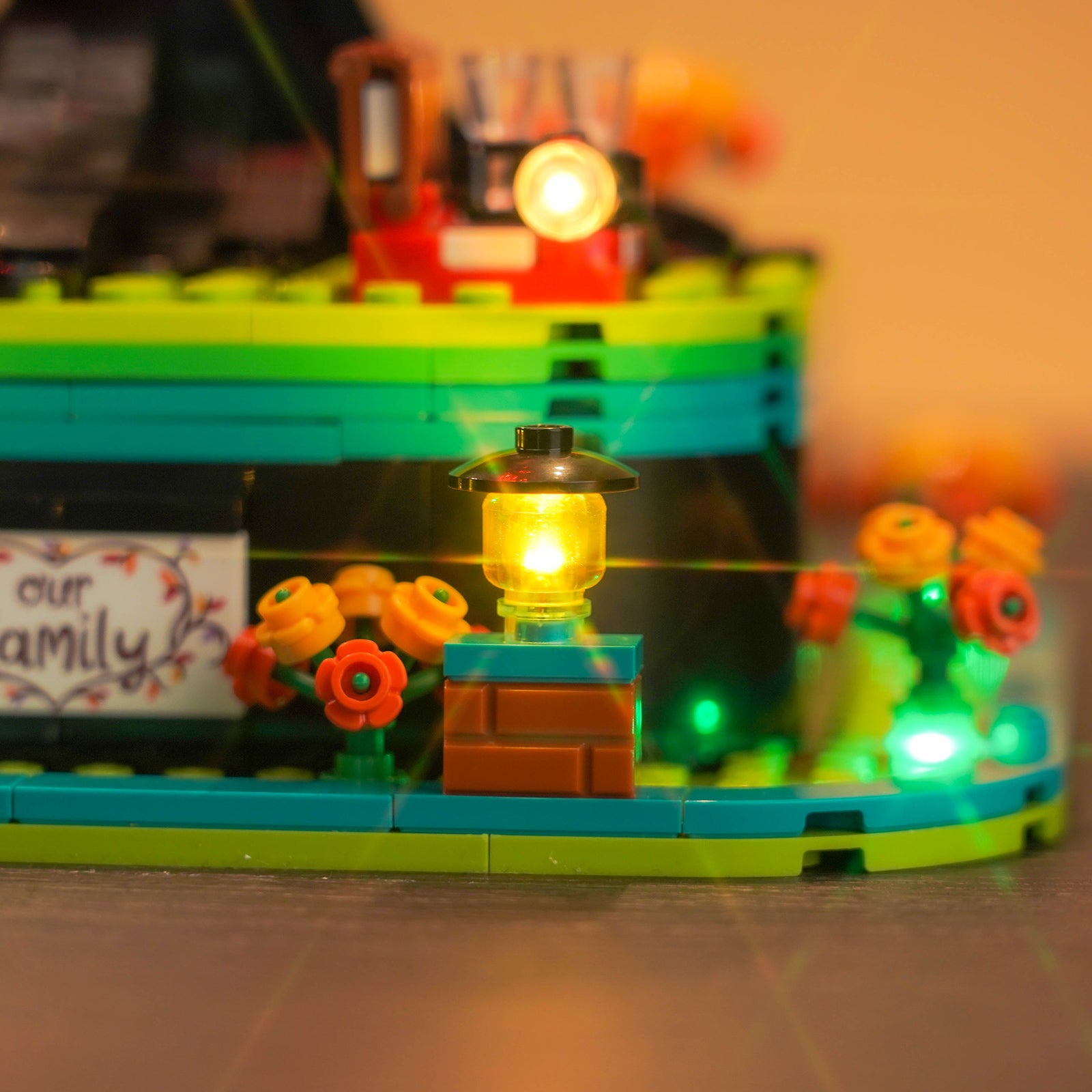 Lighting effect details shown for LEGO Ideas Family Tree 21346