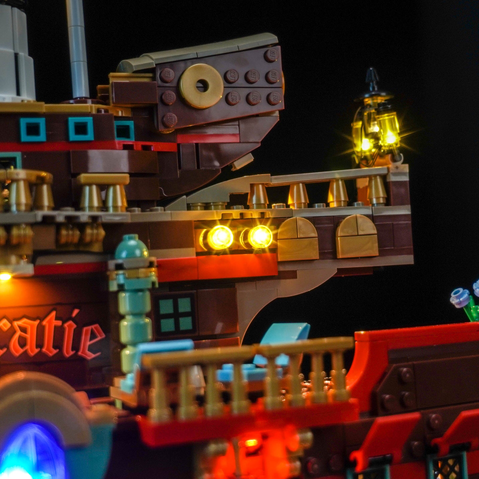 Kit d'éclairage BrickBling pour LEGO One Piece Le Restaurant flottant Baratie 75640