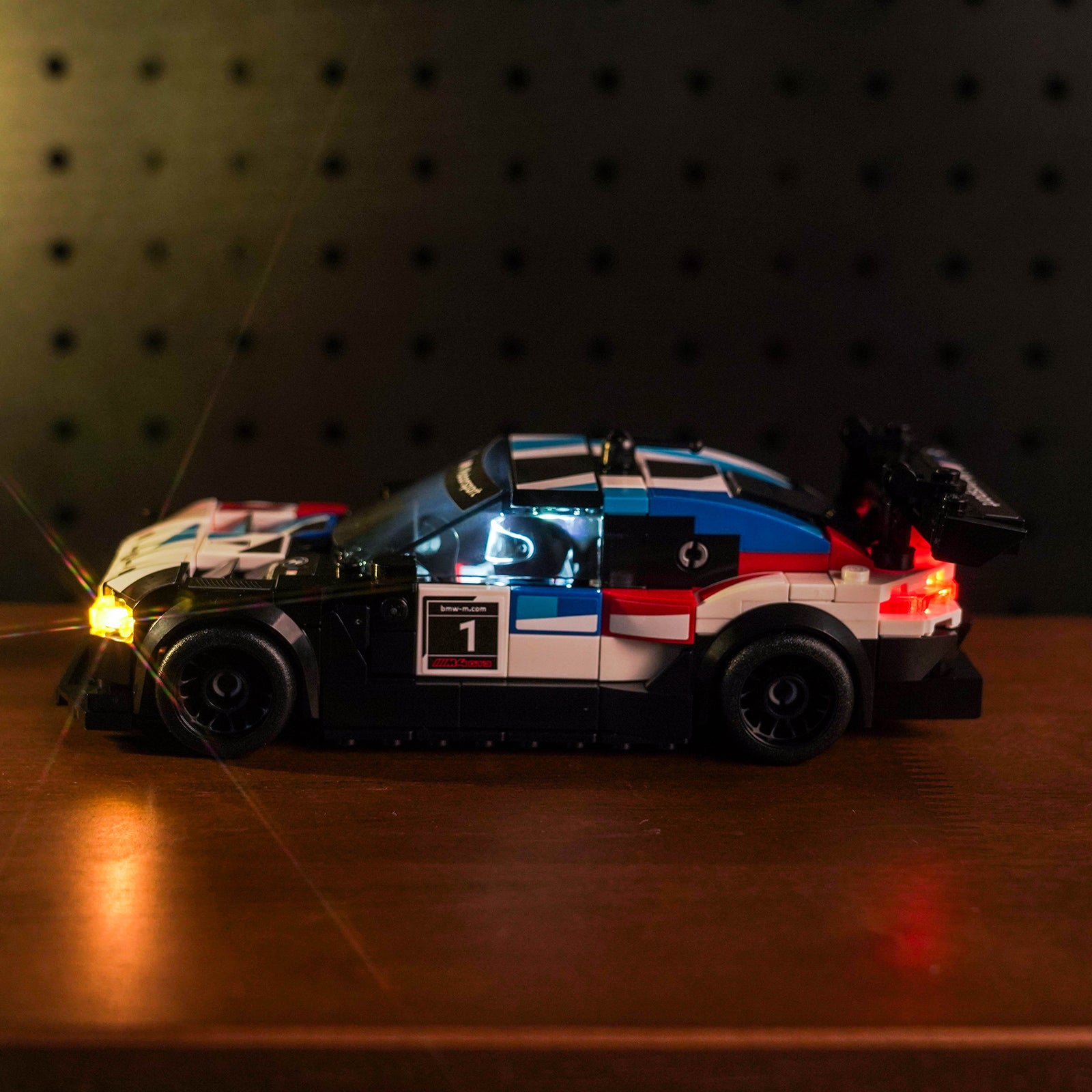 Kit d'éclairage BrickBling pour voitures de course LEGO Speed Champions BMW M4 GT3 et BMW M Hybrid V8 76922