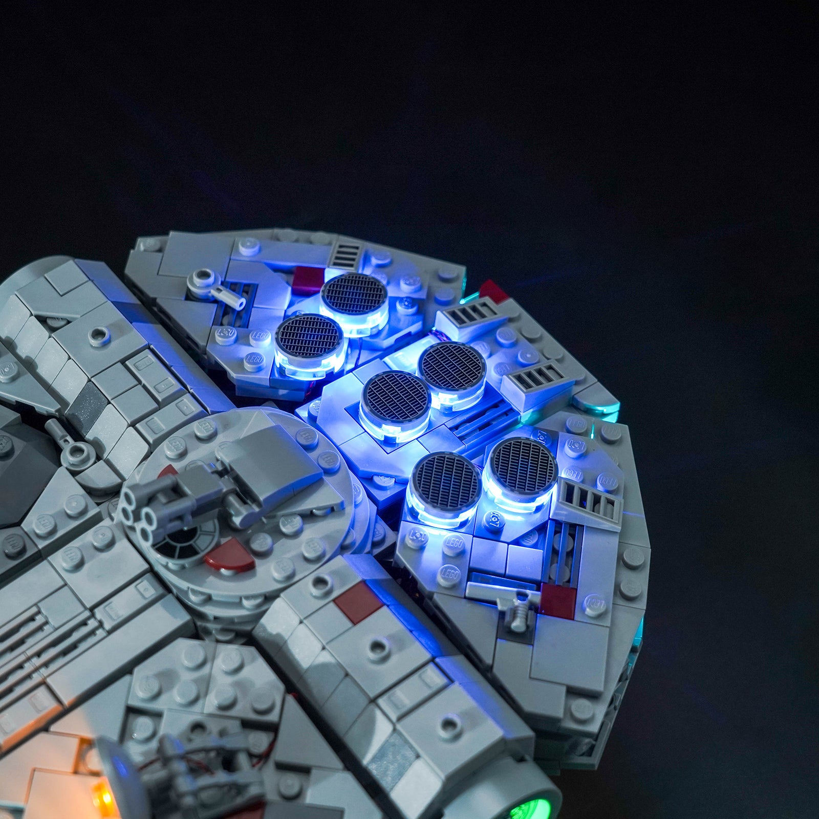 Detailed showcase of the lighting effects for BrickBling Light Kit for LEGO Star Wars Millennium Falcon™ 75375