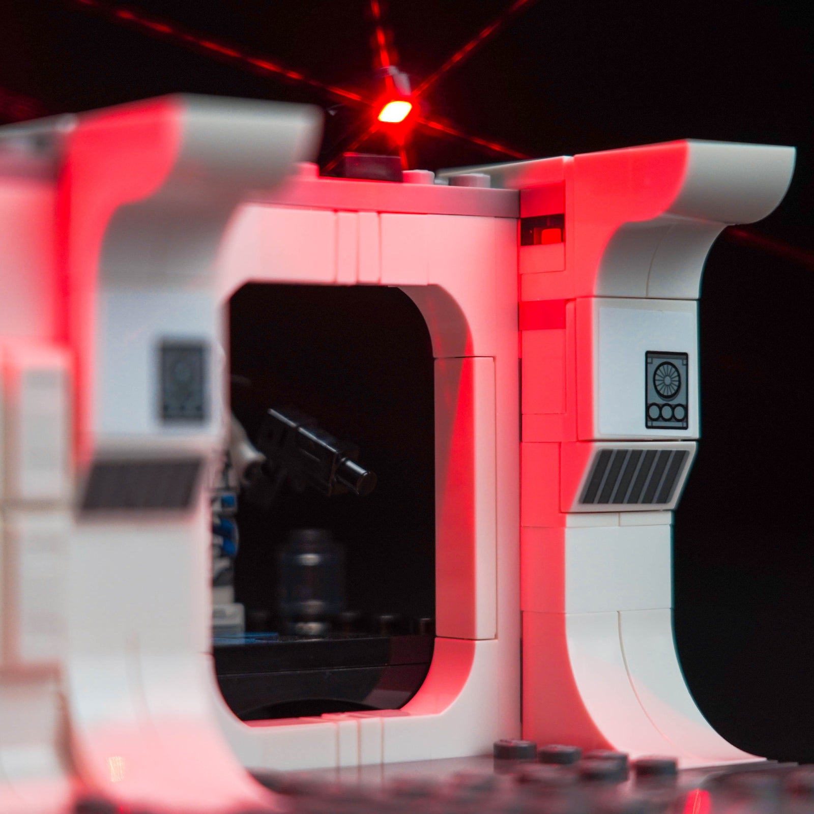 Partial detail showcase of the lighting effects for the BrickBling Light Kit for LEGO Star Wars Boarding the Tantive IV™ 75387