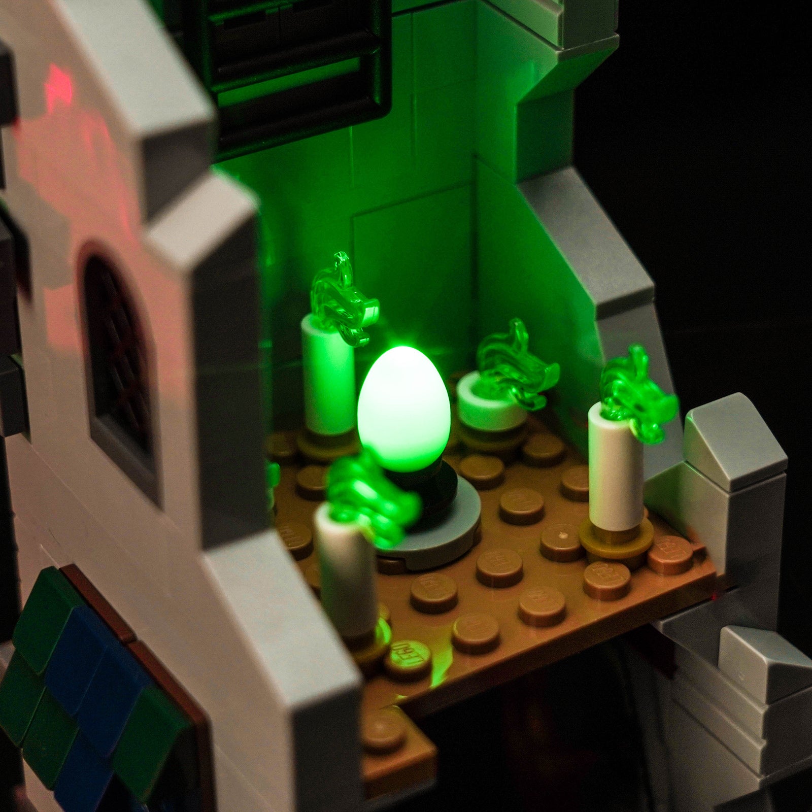 Lighting effects detail showcase designed for the LEGO Dungeons & Dragons: Red Dragon's Tale 21348