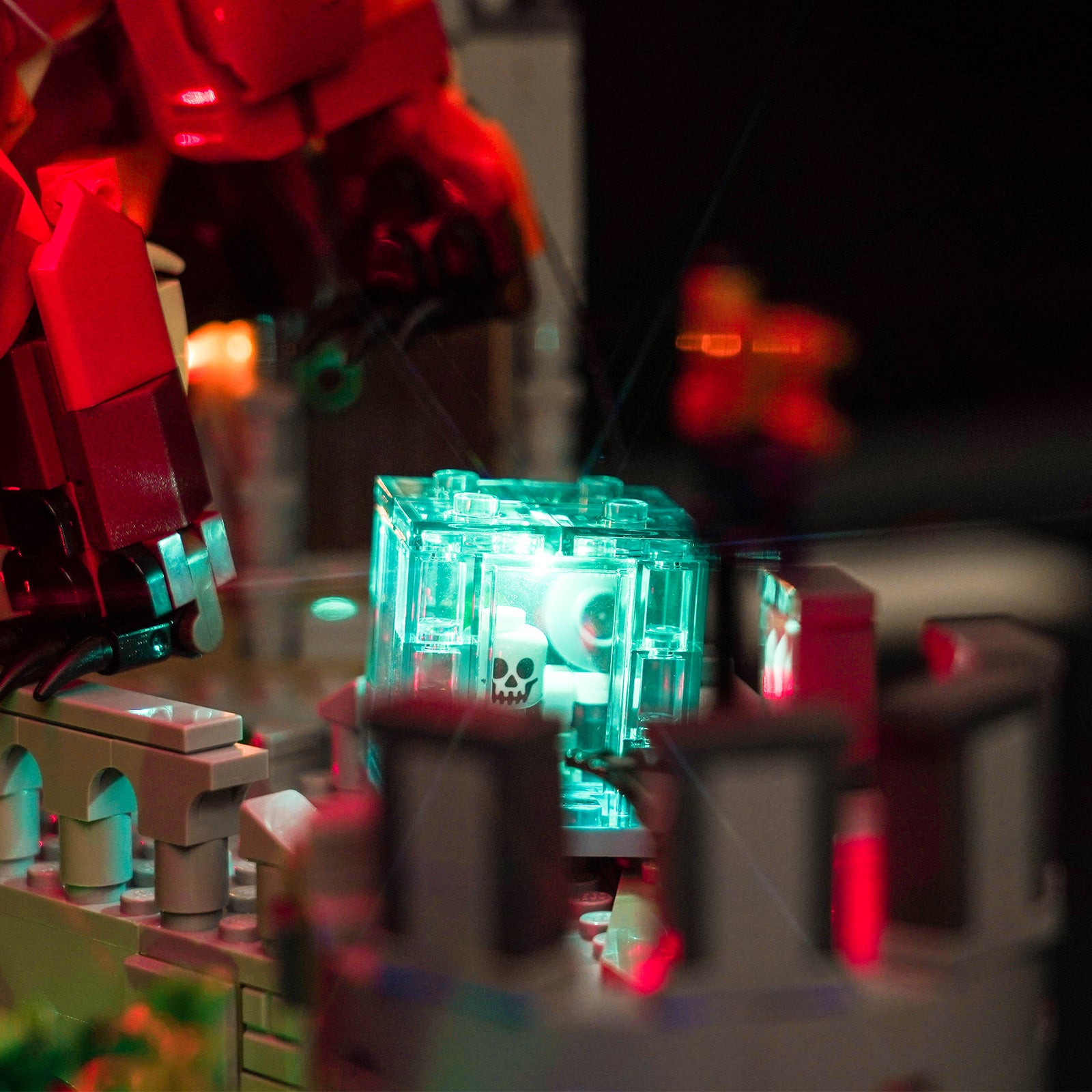 Lighting effects detail showcase designed for the LEGO Dungeons & Dragons: Red Dragon's Tale 21348