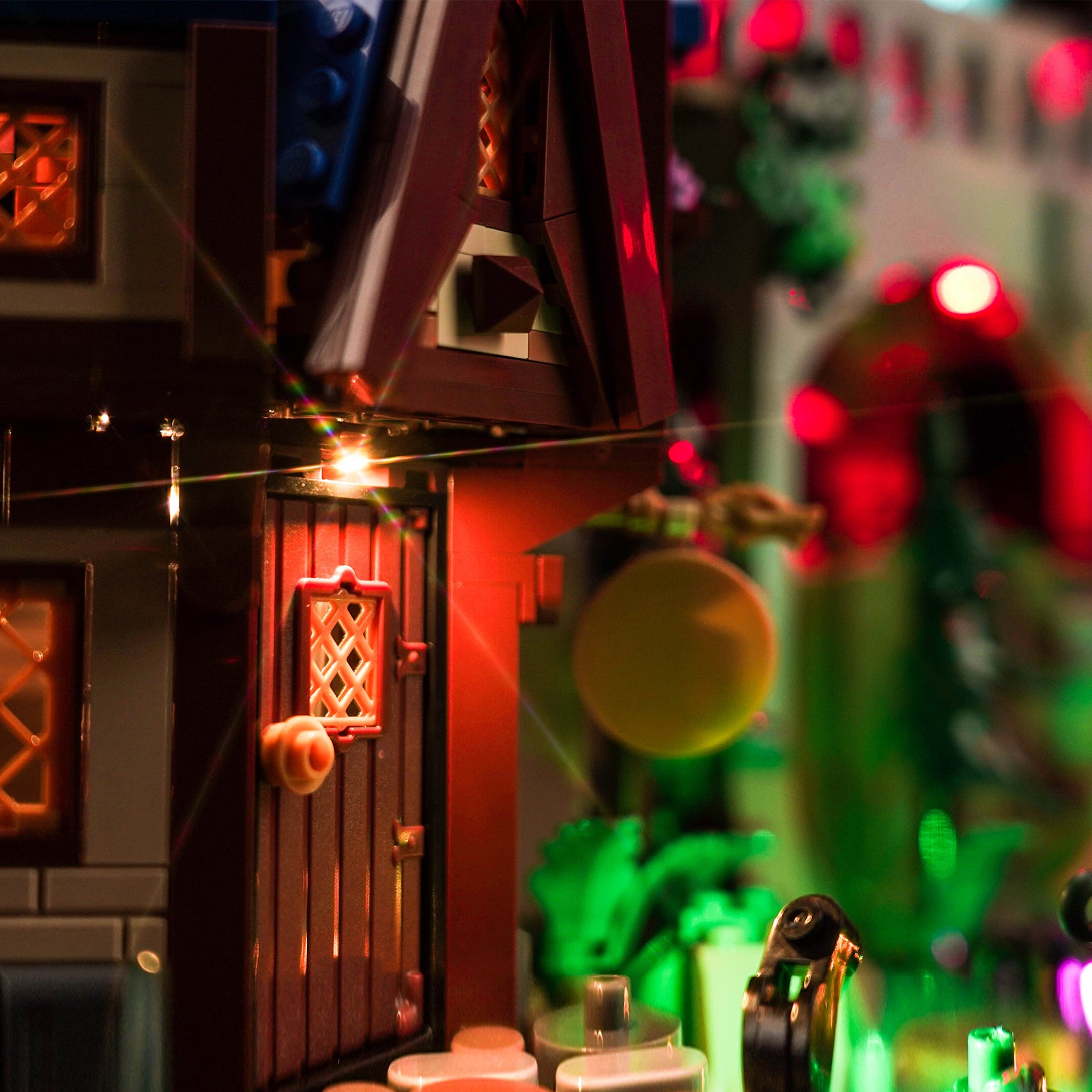 Lighting effects detail showcase designed for the LEGO Dungeons & Dragons: Red Dragon's Tale 21348
