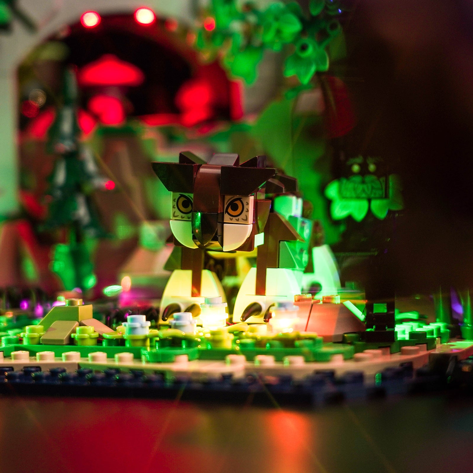 Lighting effects detail showcase designed for the LEGO Dungeons & Dragons: Red Dragon's Tale 21348