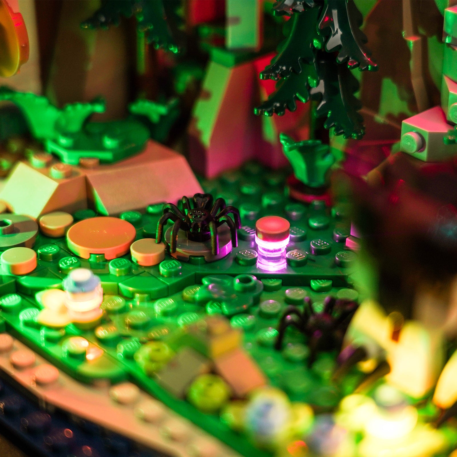 Lighting effects detail showcase designed for the LEGO Dungeons & Dragons: Red Dragon's Tale 21348