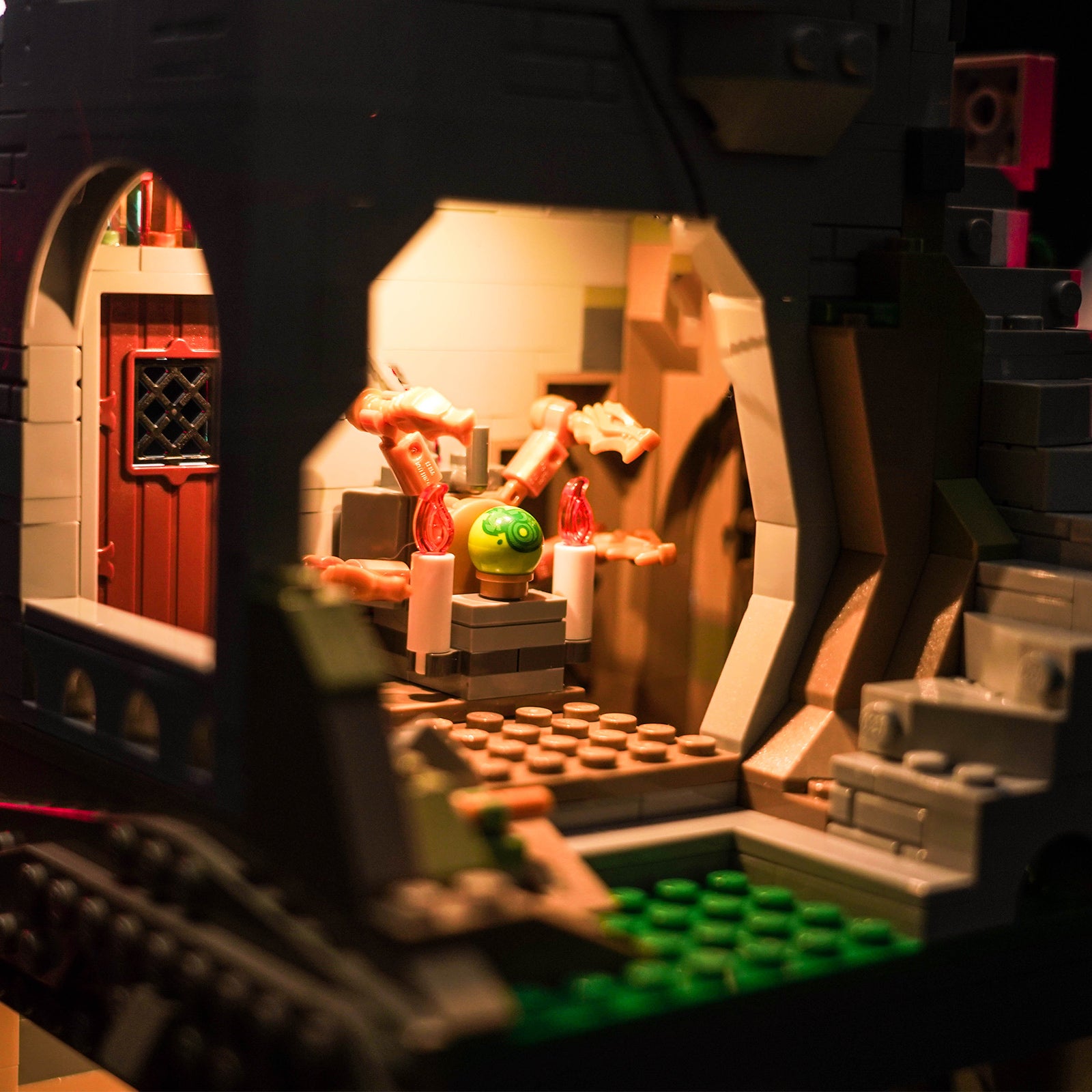 Lighting effects detail showcase designed for the LEGO Dungeons & Dragons: Red Dragon's Tale 21348