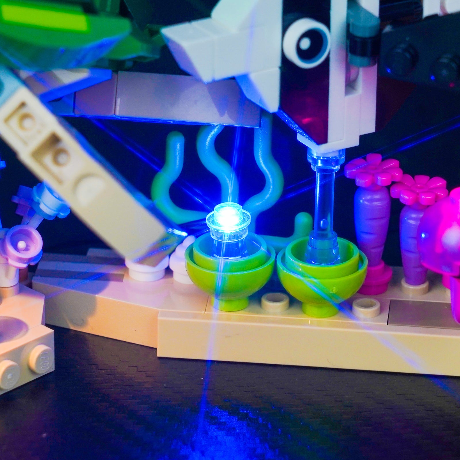 Lighting effect details display of BrickBling Light Kit for LEGO Creator 3-in-1 Sea Animals 31158