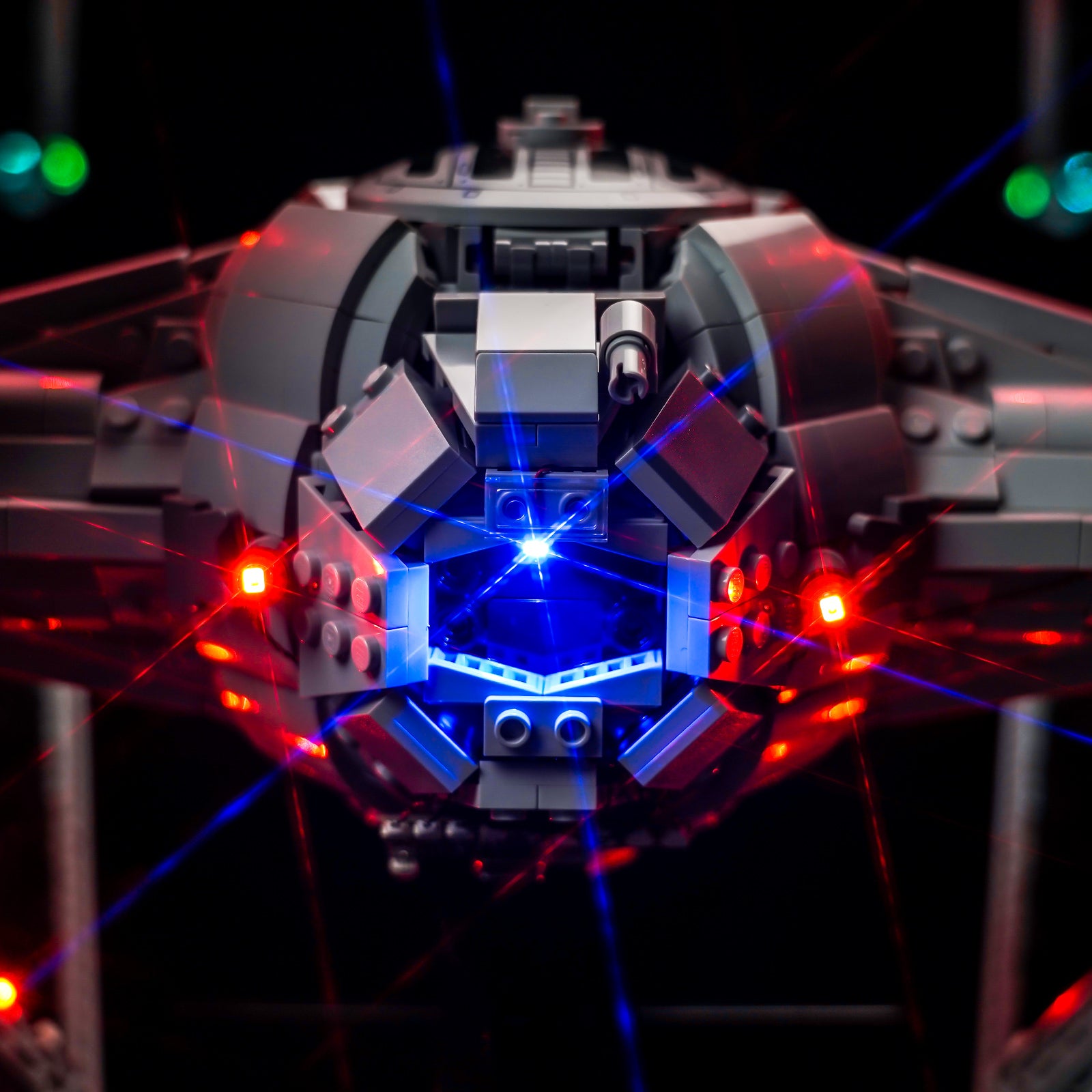 Details of the Lighting Effects for BrickBling Light Kit for LEGO Star Wars TIE Interceptor™ 75382