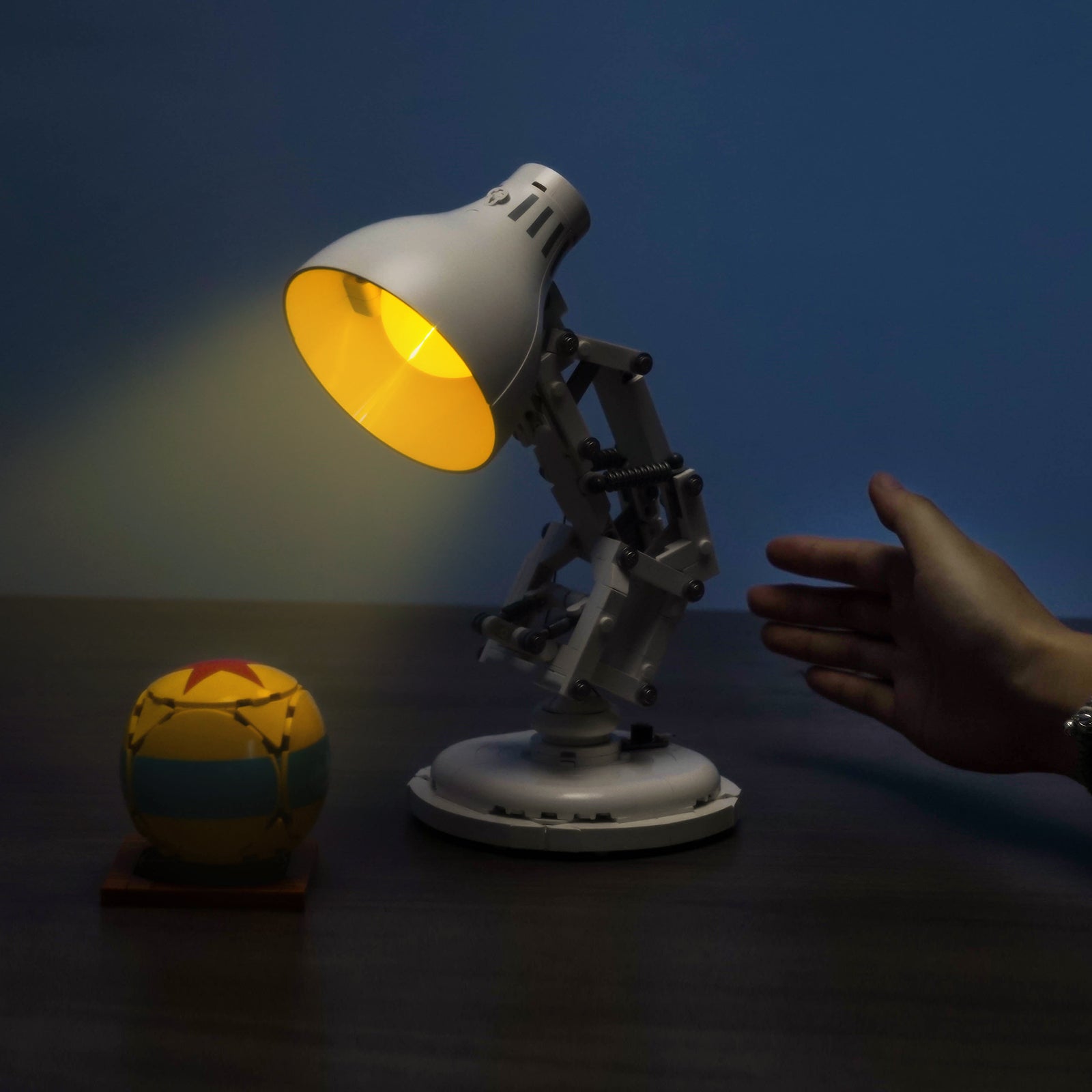 BrickBling Light Kit for LEGO Ideas LEGO Ideas ǀ Disney Pixar Luxo Jr. 21357 Light-Control Version