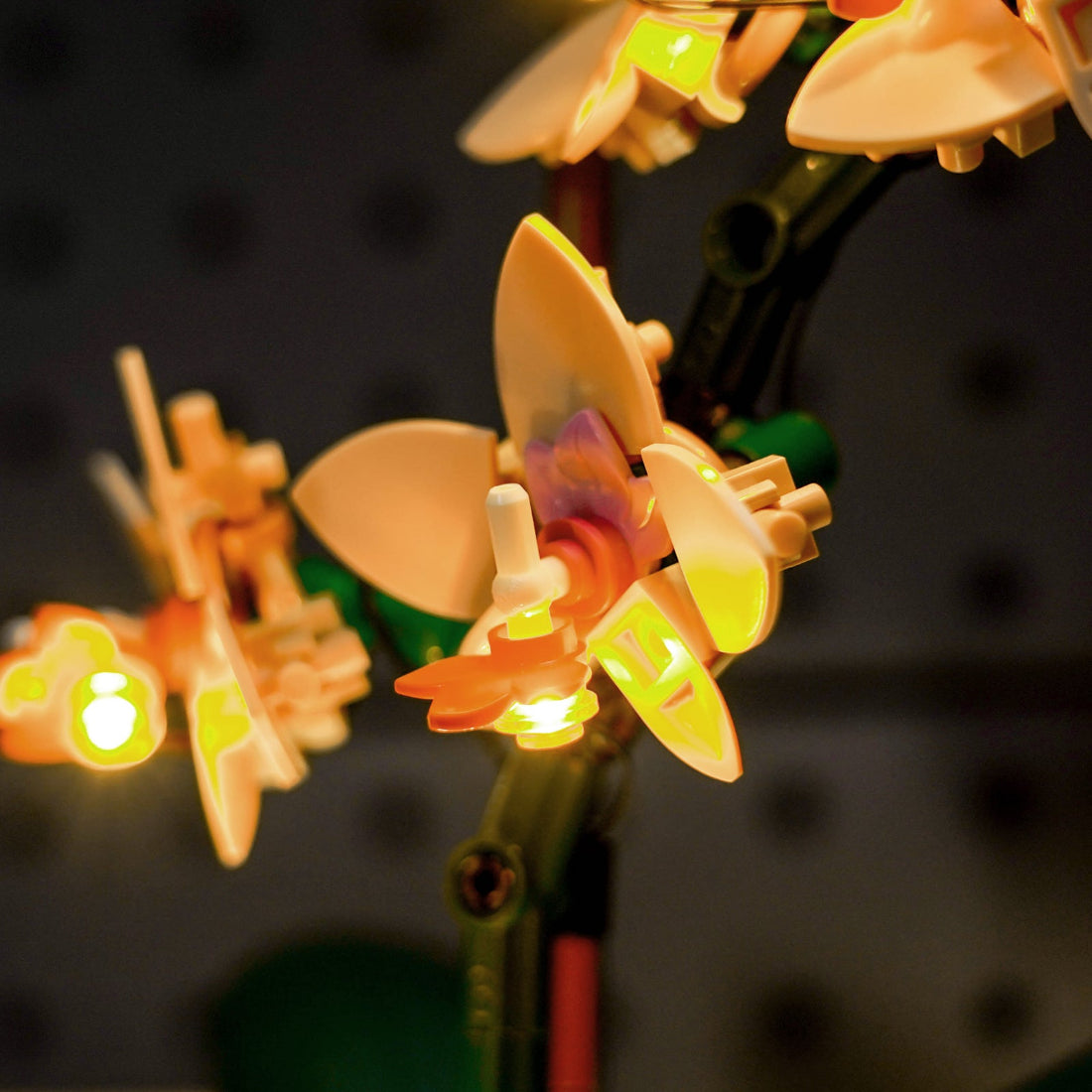 BrickBling Light Kit for LEGO The Botanical Collection Mini Orchid 10343
Classic Version - Yellow