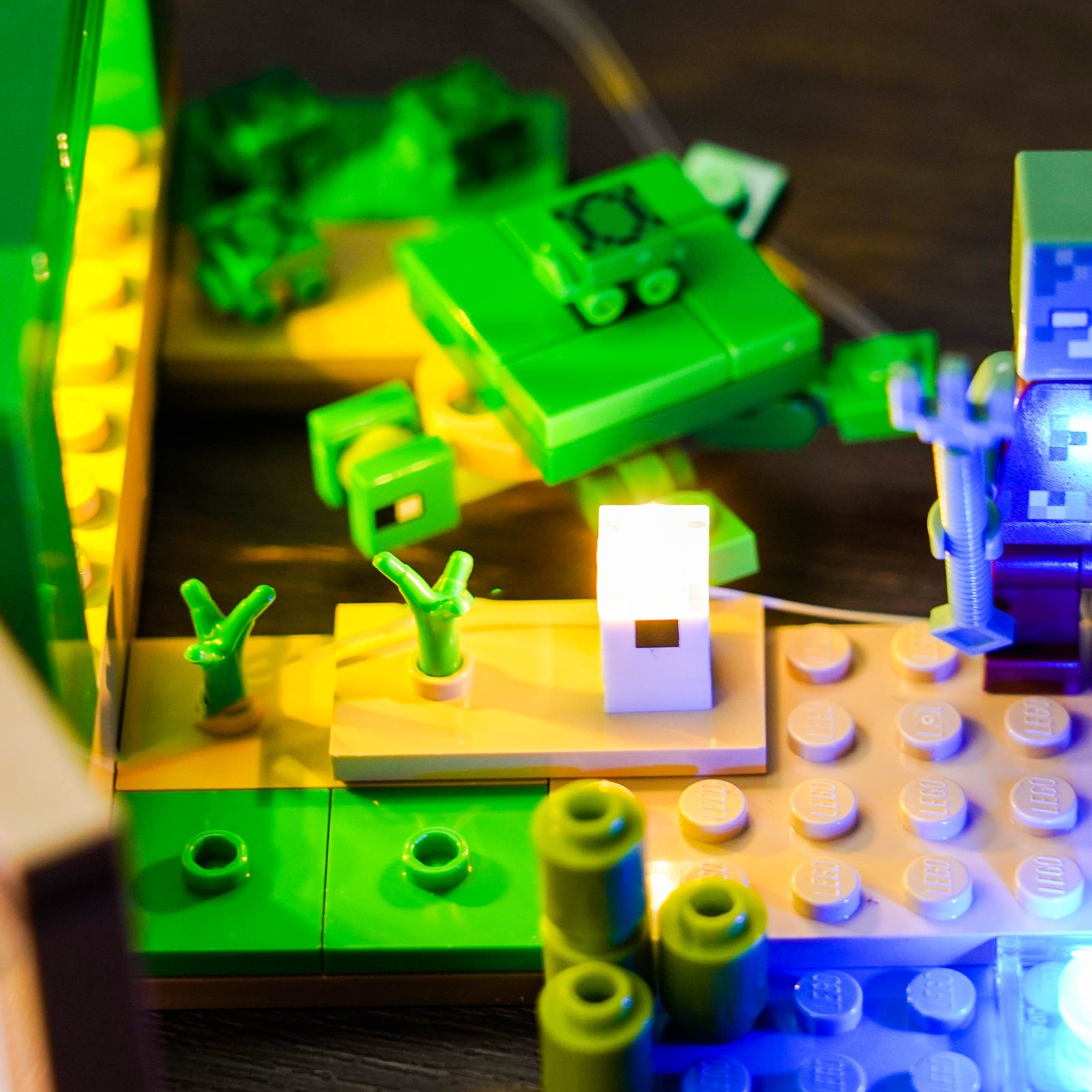 Details display of The Turtle Beach House with BrickBling LEGO light