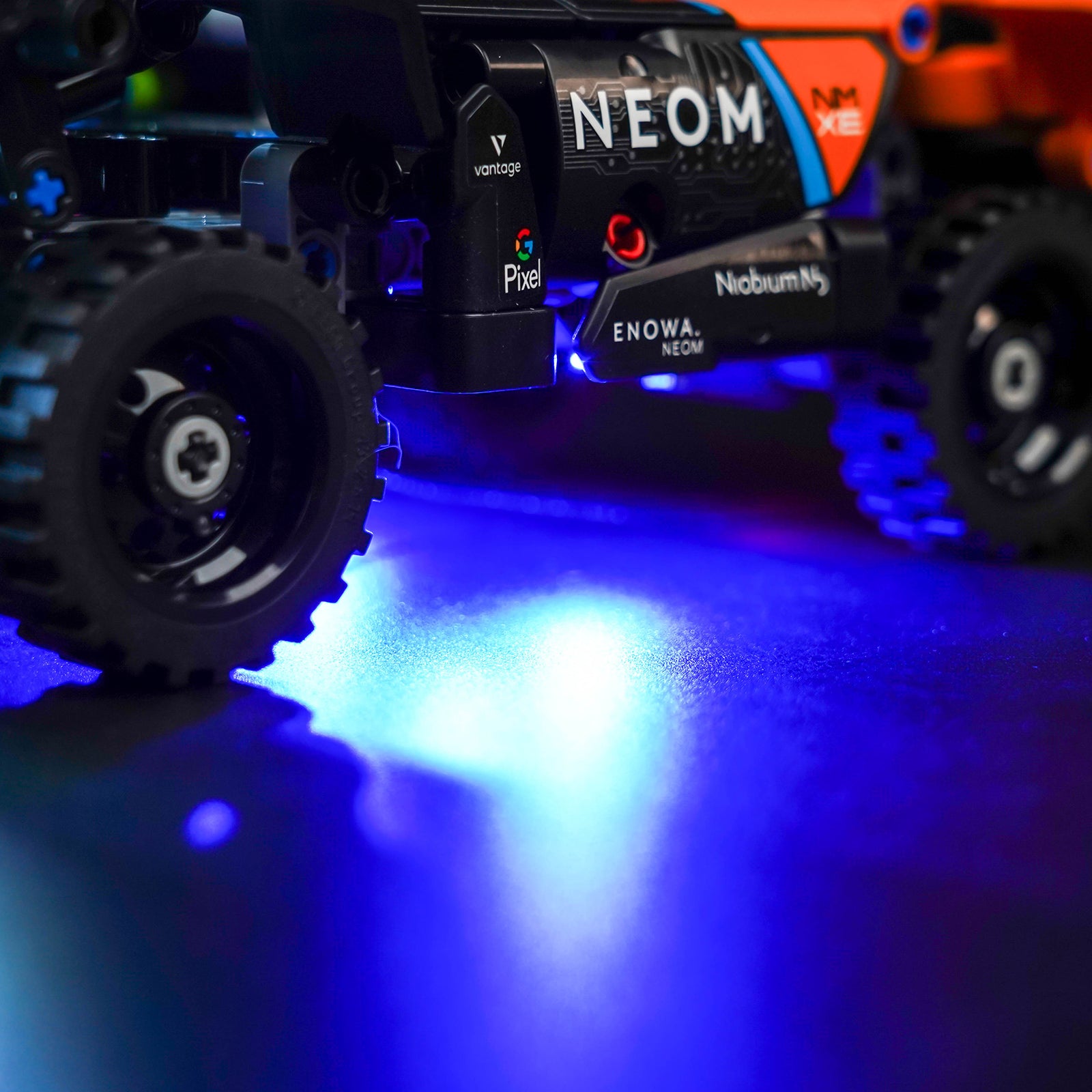 BrickBling Lichtset für LEGO NEOM McLaren Extreme E Rennwagen 42166