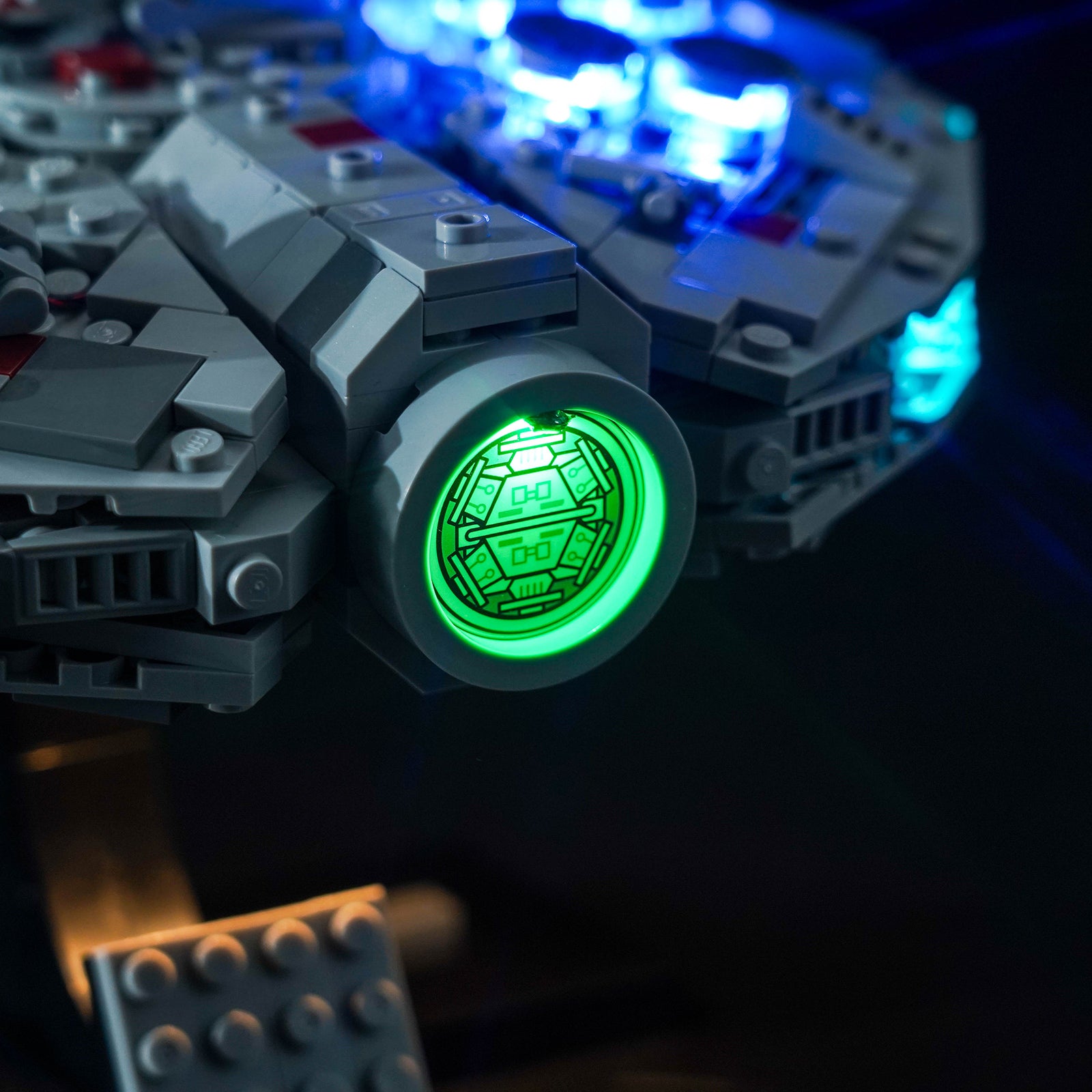 Detailed showcase of the lighting effects for BrickBling Light Kit for LEGO Star Wars Millennium Falcon™ 75375