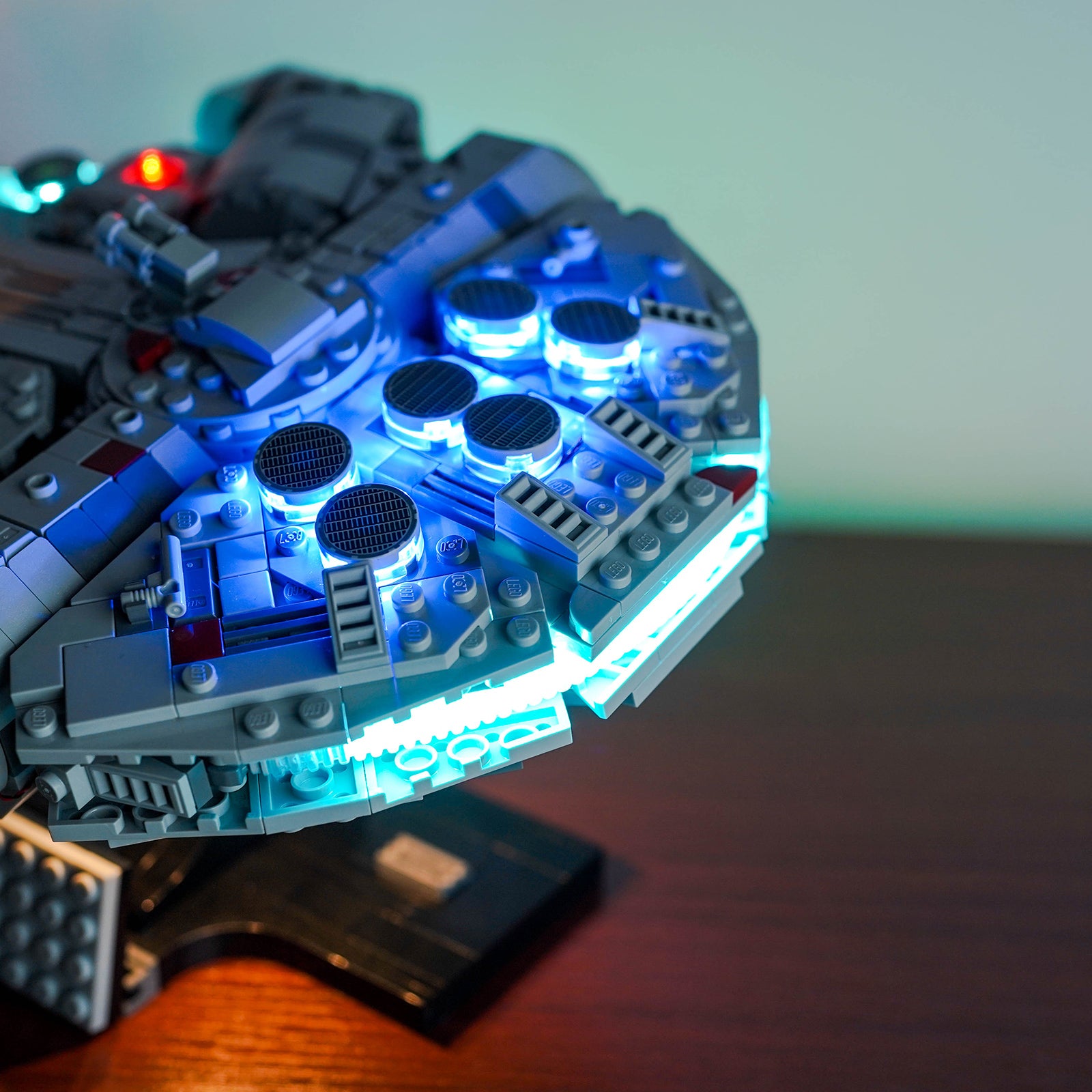 Detailed showcase of the lighting effects for BrickBling Light Kit for LEGO Star Wars Millennium Falcon™ 75375