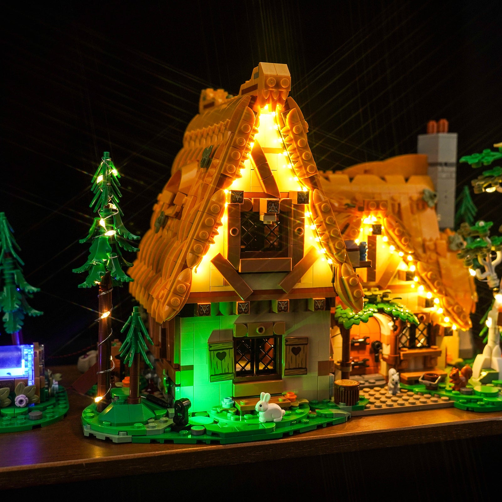 Kit d'éclairage BrickBling pour LEGO Disney Blanche-Neige et la maison des sept nains 43242