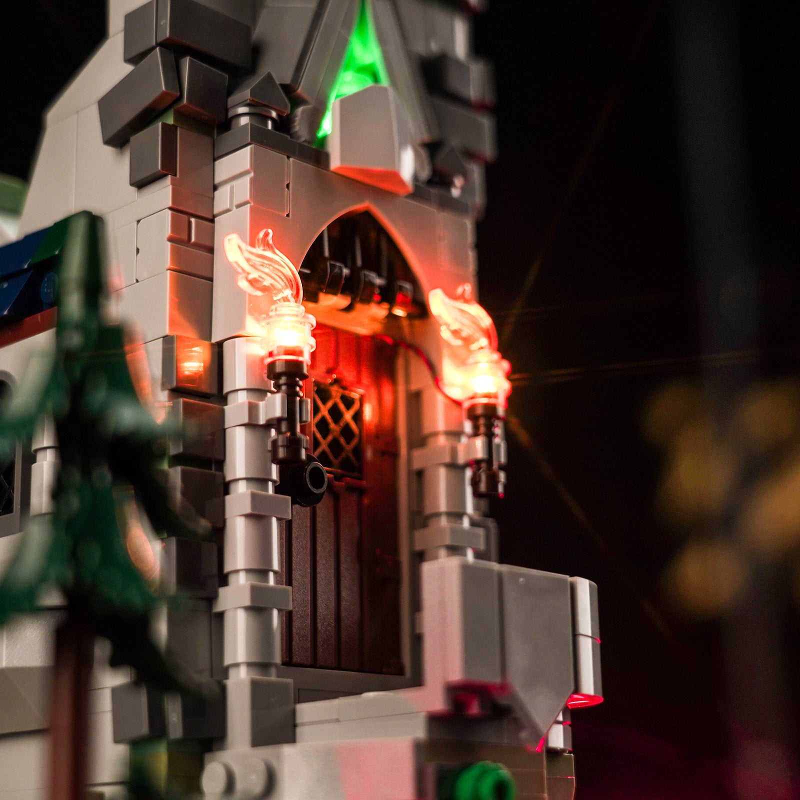 Lighting effects detail showcase designed for the LEGO Dungeons & Dragons: Red Dragon's Tale 21348