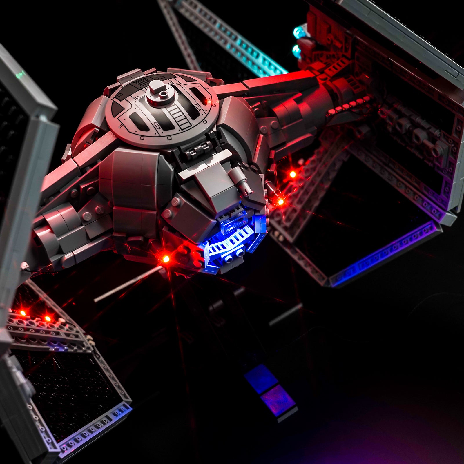 Details of the Lighting Effects for BrickBling Light Kit for LEGO Star Wars TIE Interceptor™ 75382