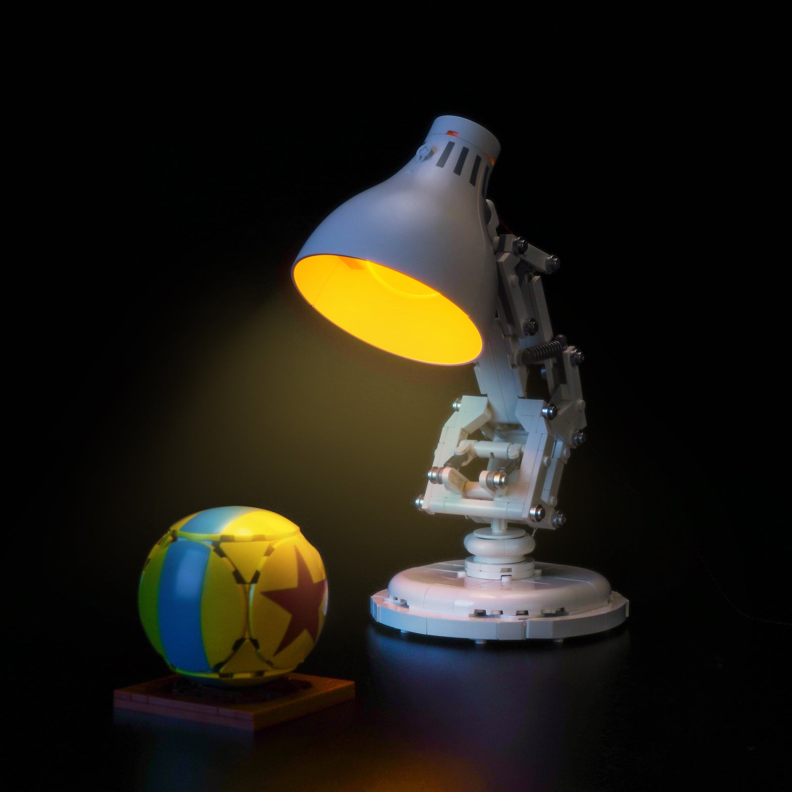 Amazon.com: LEGO Ideas Disney Pixar Luxo Jr. - Room Decor